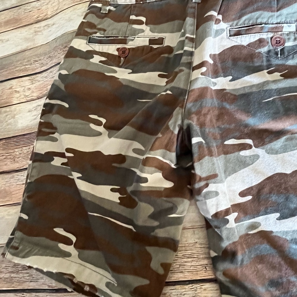 Vans Camo Print Bermuda Shorts Size 9 - Picture 8 of 8